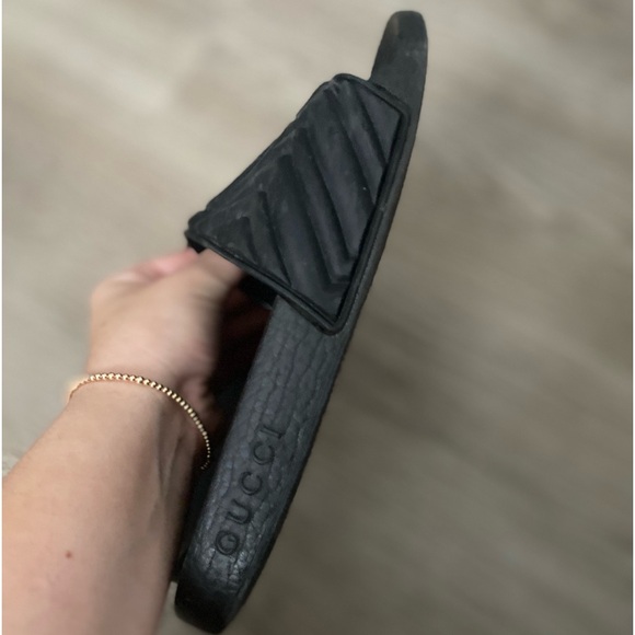 Authentic women’s Gucci slides - Picture 2 of 2